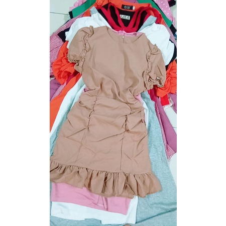 Đầm xoè cổ vuông