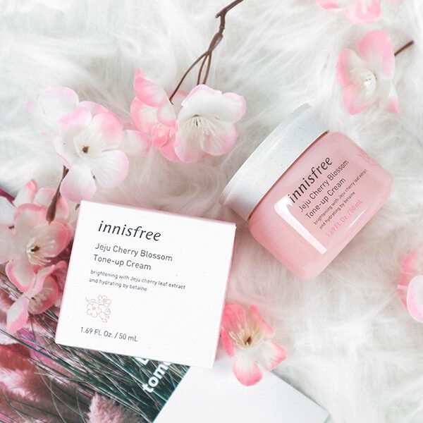 Kem Dưỡng Nâng Tông Da Innisfree Jeju Cherry Blossom Tone Up Cream 50ml