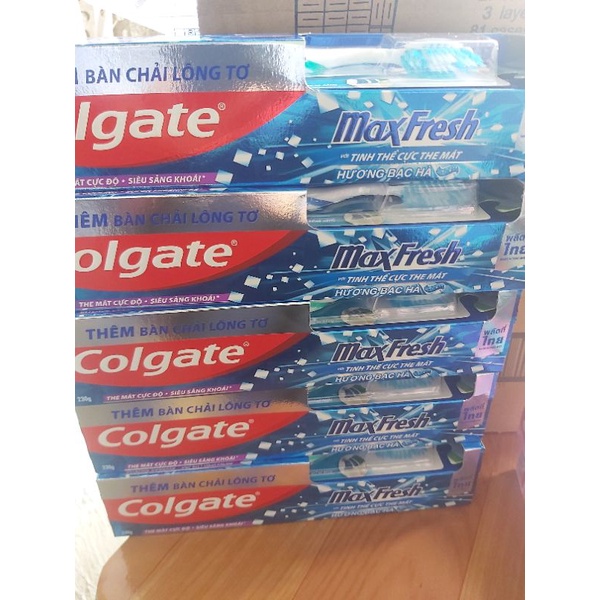 Kem đánh răng Colgate Maxfresh 230g tặng bàn chải