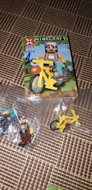 Lắp ráp 1 hộp LegoMineeCraft Đua xe đạp 18012 có nhiều chi tiết bằng nhựa ABS