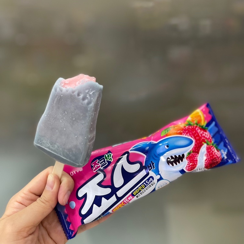 Kem cá mập trái cây Lotte Hàn Quốc