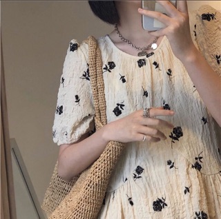 Quần short jeans + Váy maxi hoa