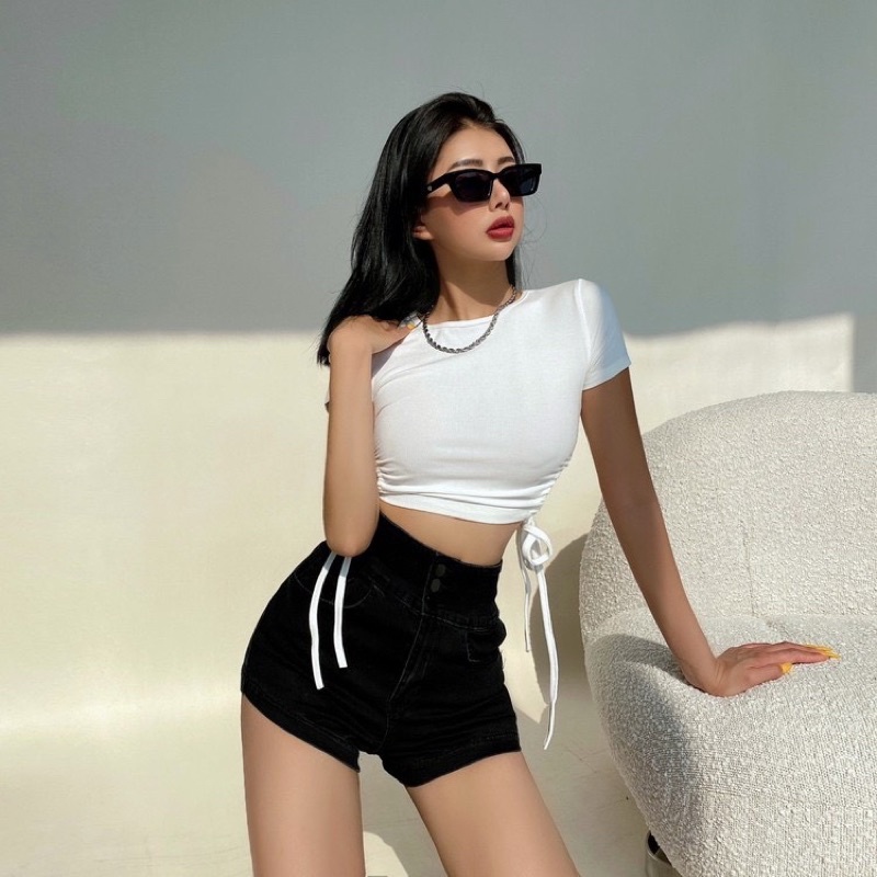 Áo croptop khoét eo rút dây