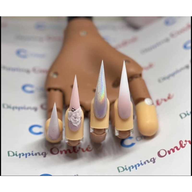 Bàn tay giả học nail