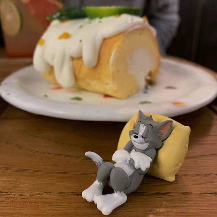 Mô hình mèo Tom và chuột Jerry trang trí nội thất xe ô tô