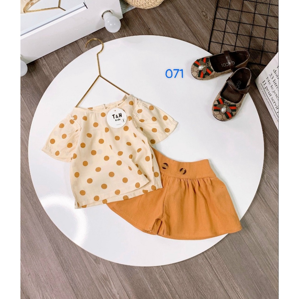 Set bộ bé gái chấm bi tay phồng 071