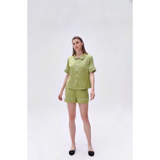 Bộ Pyjamas Nữ Mặc Nhà Tay Cộc Quần Cộc Chất Liệu Lụa Màu Xanh Nhạt Phối Viền Trắng Wasabi LILAS BLANC