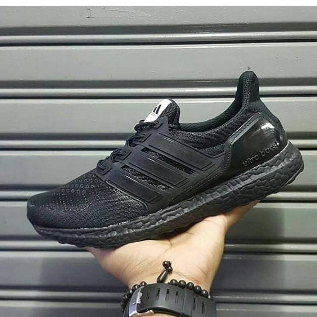 Giày Thể Thao Adidas Ultra Boost Nhập Khẩu Từ Việt Nam Màu Trắng Đen