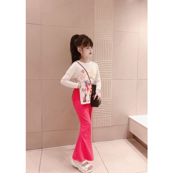 Bộ  bé  gái  xinh