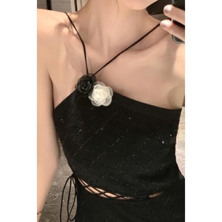 Đầm chữ A cổ yếm trang trí họa tiết hoa trà thời trang mùa hè mới cho nữ