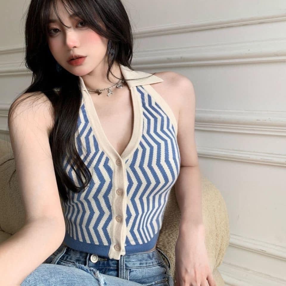 Áo yếm kẻ cổ chữ V
