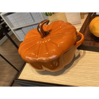 Âu sứ cà chua, bí ngô staub