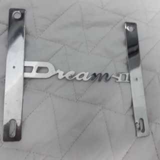 Chữ dream ôm tay nắm sau xe
