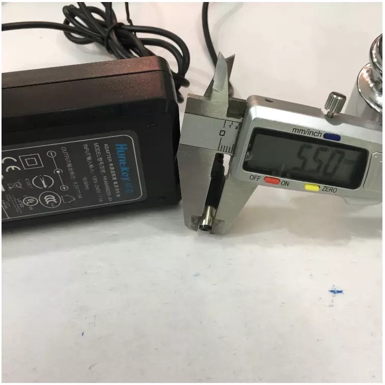 QUA SỬ DỤNG Nguồn Huntkey 8,2V 8.2V 5A Adapter 41W HKA0458205-8A CHÂN TRÒN 5.5mm x 2.5mm