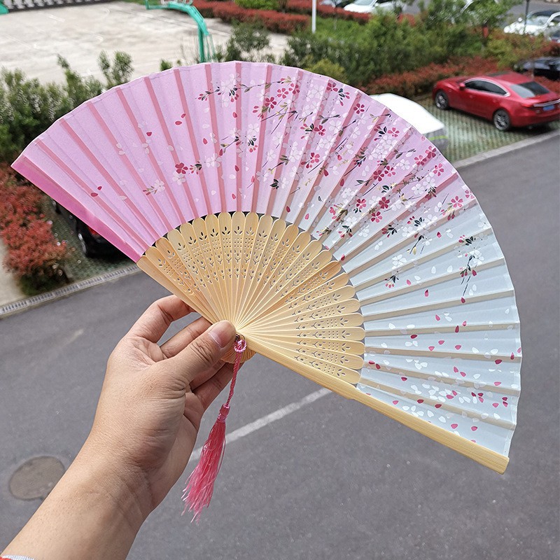 Quạt cổ trang dây tuyến ĐÀO HỒNG XANH LÁ vải lụa xếp cầm tay quà tặng Trung Quốc xinh xắn