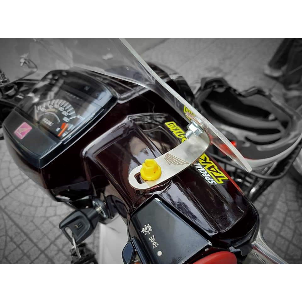 #15 Kính chắn gió xe Honda Dream EX5