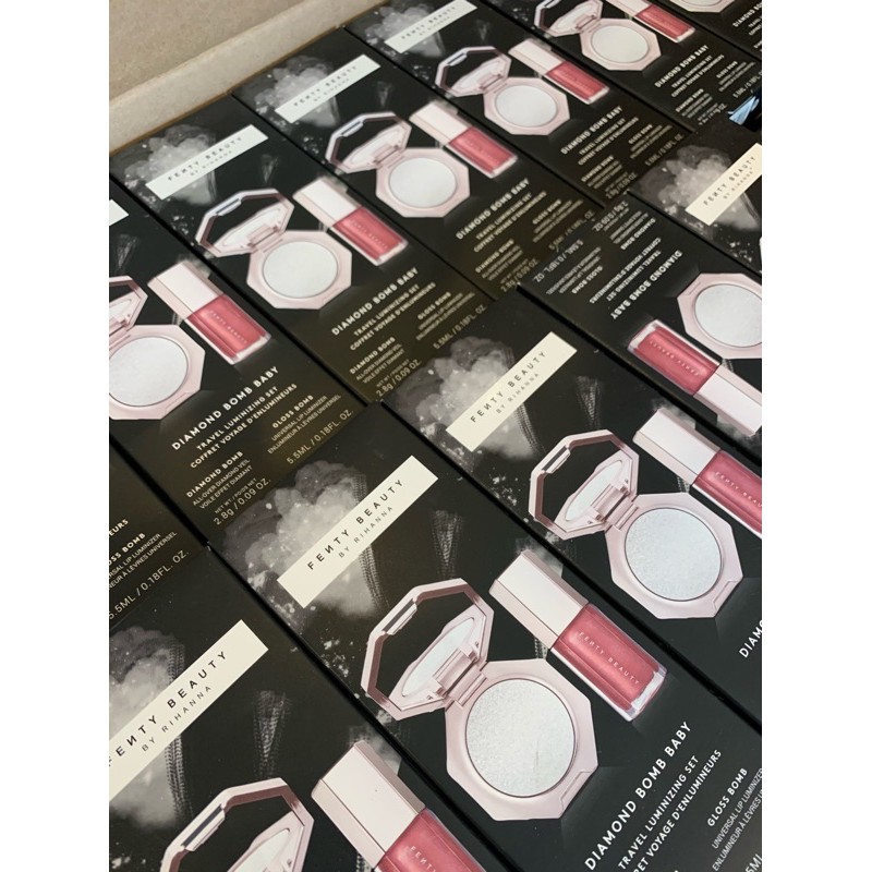 Set trang điểm Phấn Highlight và son bóng Fenty Diamond Baby Mini Lip Gloss | BigBuy360 - bigbuy360.vn