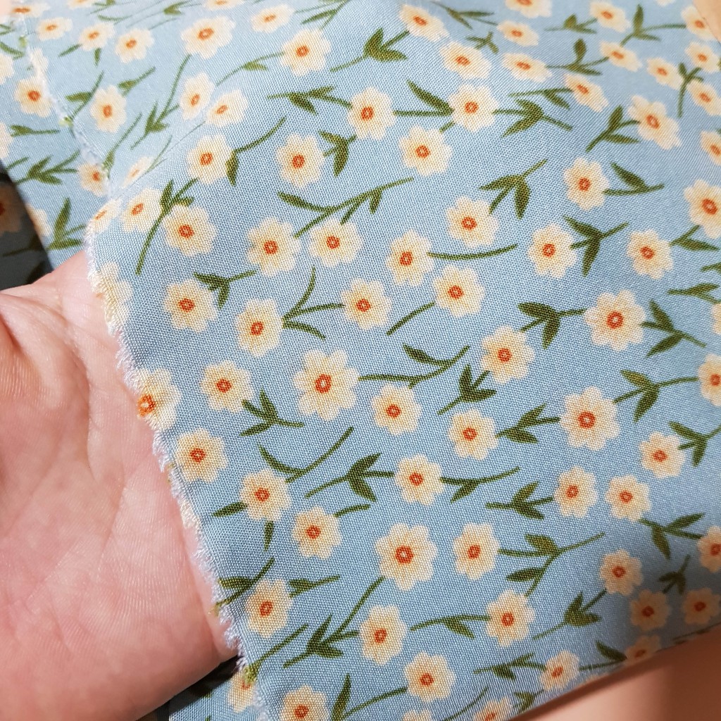 Vải lanh lụa vải hoa nhí xanh dùng làm vải may váy áo mùa hè cực mát Maihoaflower