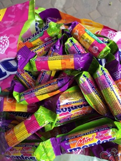 1 thỏi Kẹo Mentos cầu vồng mini