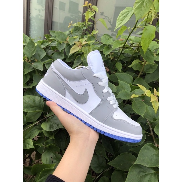 Giày Jordan cổ thấp màu xám trắng đế xanh nam nữ, Giày jordan 1 low đế xanh bản đẹp full box bill phụ kiện | BigBuy360 - bigbuy360.vn