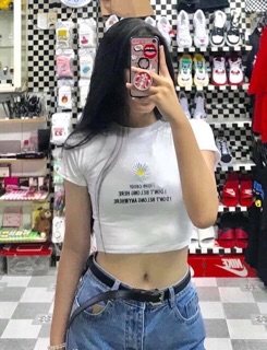 Áo croptop thêu hoa cúc