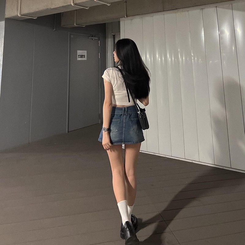 Chân váy jean xanh kèm đai