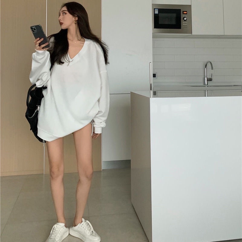 Áo thun tay dài cổ V dáng basic