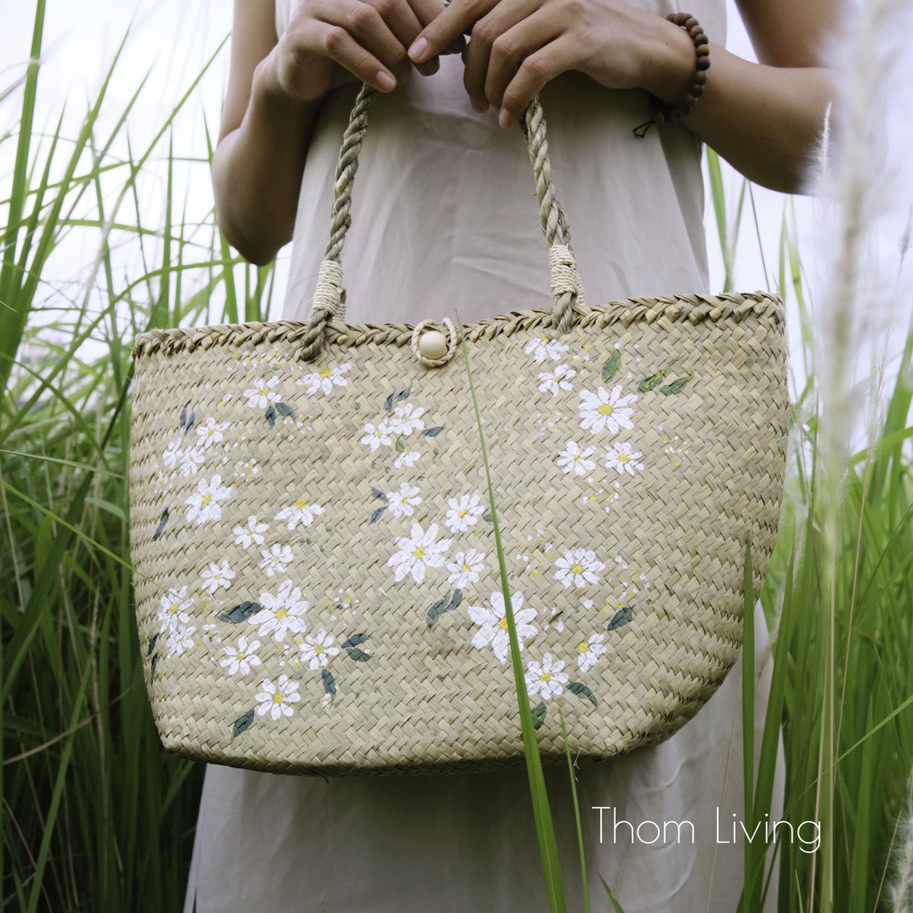 Giỏ cỏ bàng đan tay quai xách bàng se vẽ hoa cúc