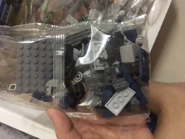 LEGO KHỦNG LONG và SỬA CHỮA NHÀ MÁY BÁNH KẸO