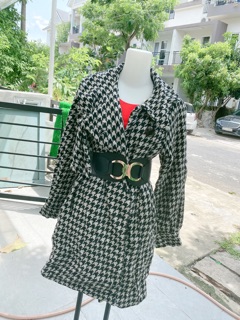 Khoát dạ kẻ đen dáng dài