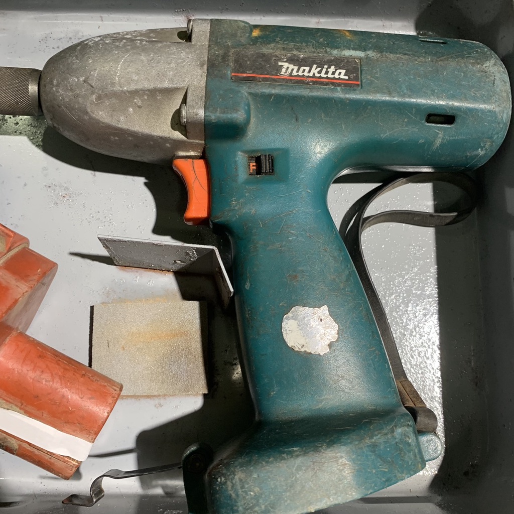 Máy khoan bắn vít pin Makita 6911 hàng Nhật Bãi 12V hàng zin, máy có điều tốc và đảo chiều