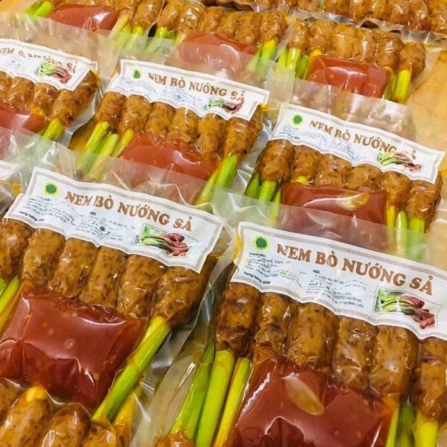 Nem bò nướng cuốn xả kèm sốt chấm túi 12 que (500 gram)