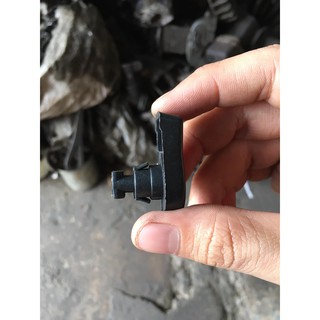 Nút Gài Nắp Bô E STIHL 250 230 210
