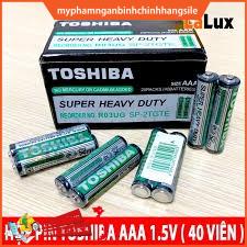 Một đôi pin tiểu Toshiba AA loại 1,5V