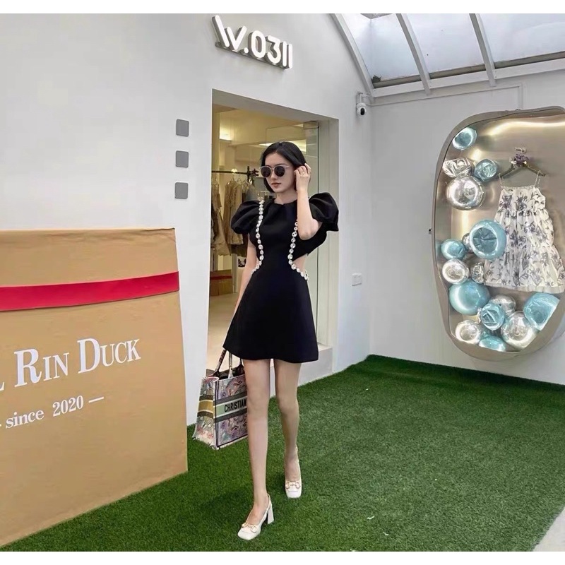 Đầm váy đen dự tiệc phối đá sang trọng tay áo cánh tiên khoét eo