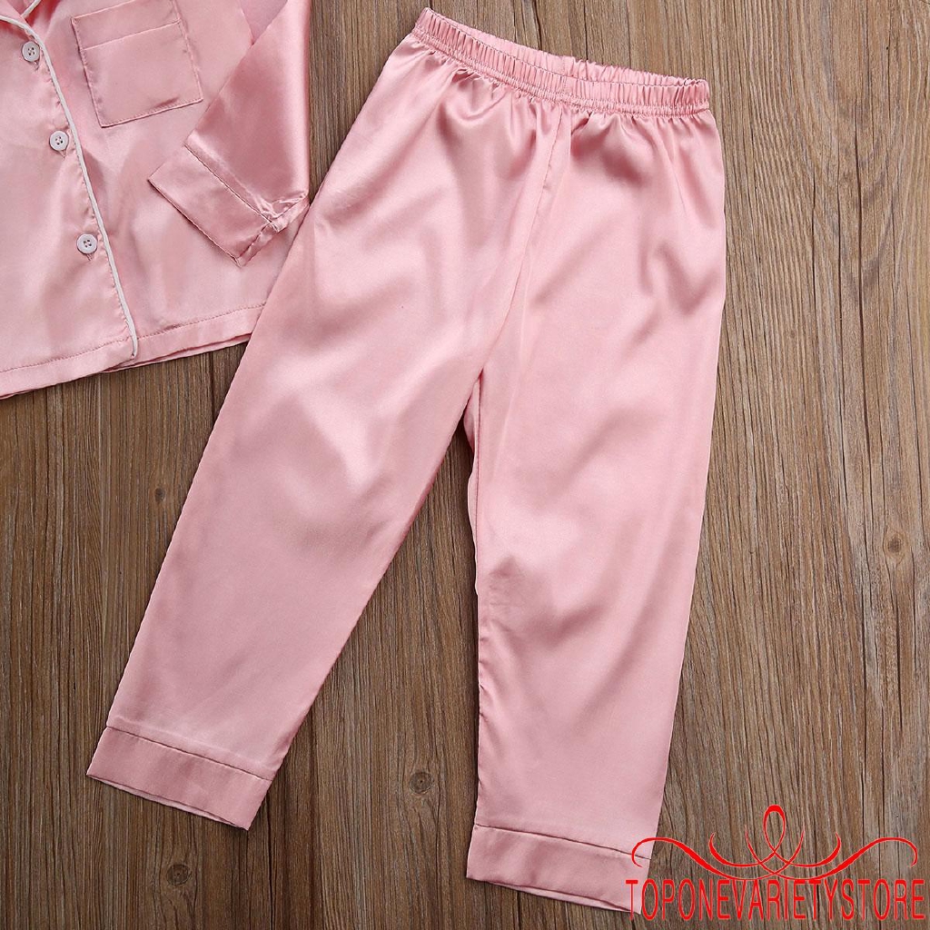 Trang phục pajamas dễ thương kiểu giáng sinh cho bé mới biết đi