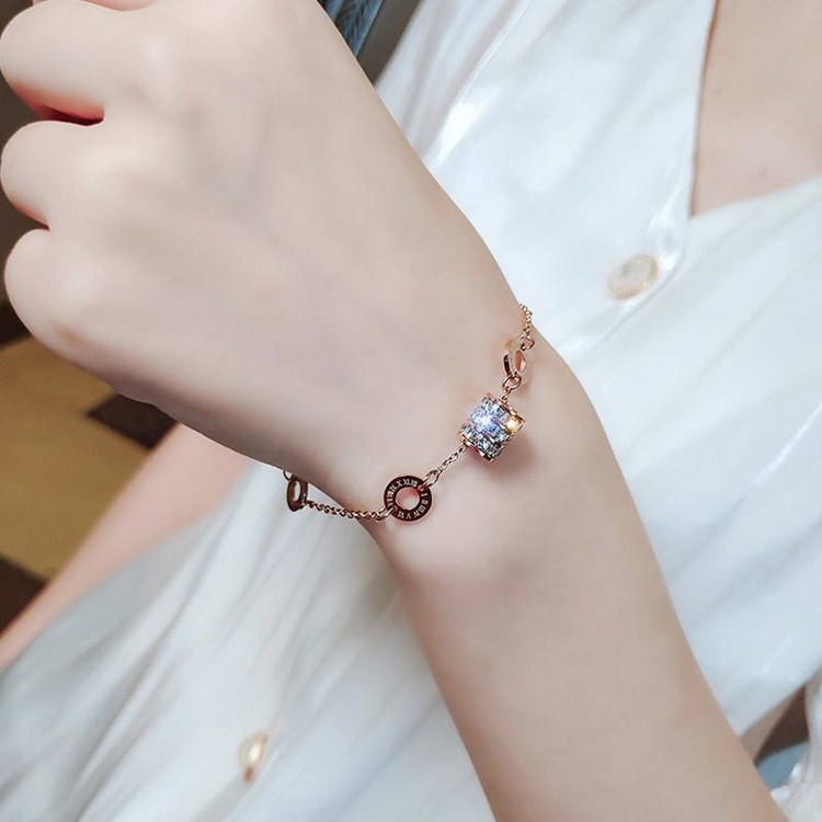 Lắc Titan nữ thời trang Hàn xinh xắn - LT132