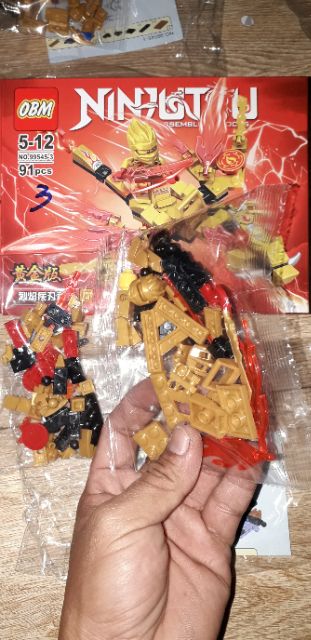 Lắp ráp 1 hộp LegoNinjutsu Rồng 99545 có nhiều chi tiết