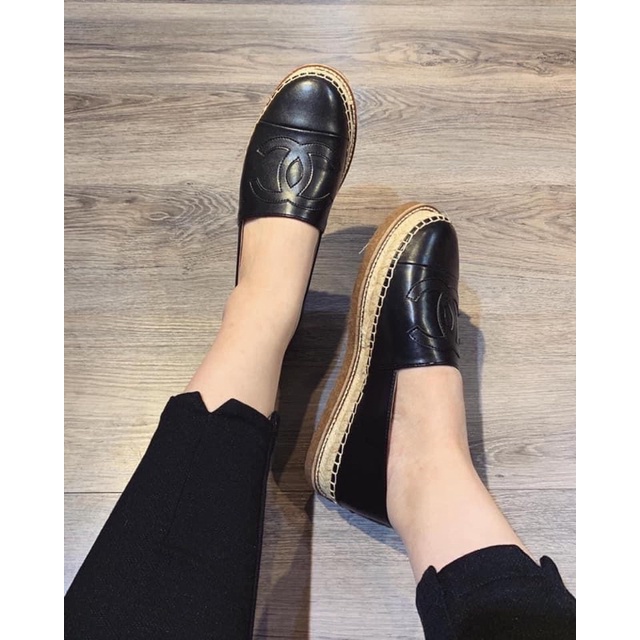 GIÀY SLIPON DA VIỀN CHỈ