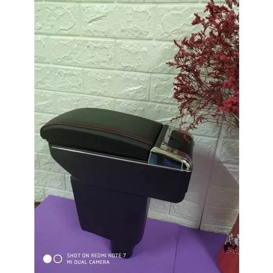 Hộp tỳ tay, bệ tì tay dành cho xe hơi, ô tô Toyota Wigo bọc da 7 cổng usb có thể trượt lên xuống