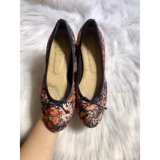 💚 👠 (Giày si nữ hiệu vintage- secondhand) •Giày chuẩn si búp bê chính hãng hiệu của nữ hoạ tiết hoa hiệu như hình 90%•