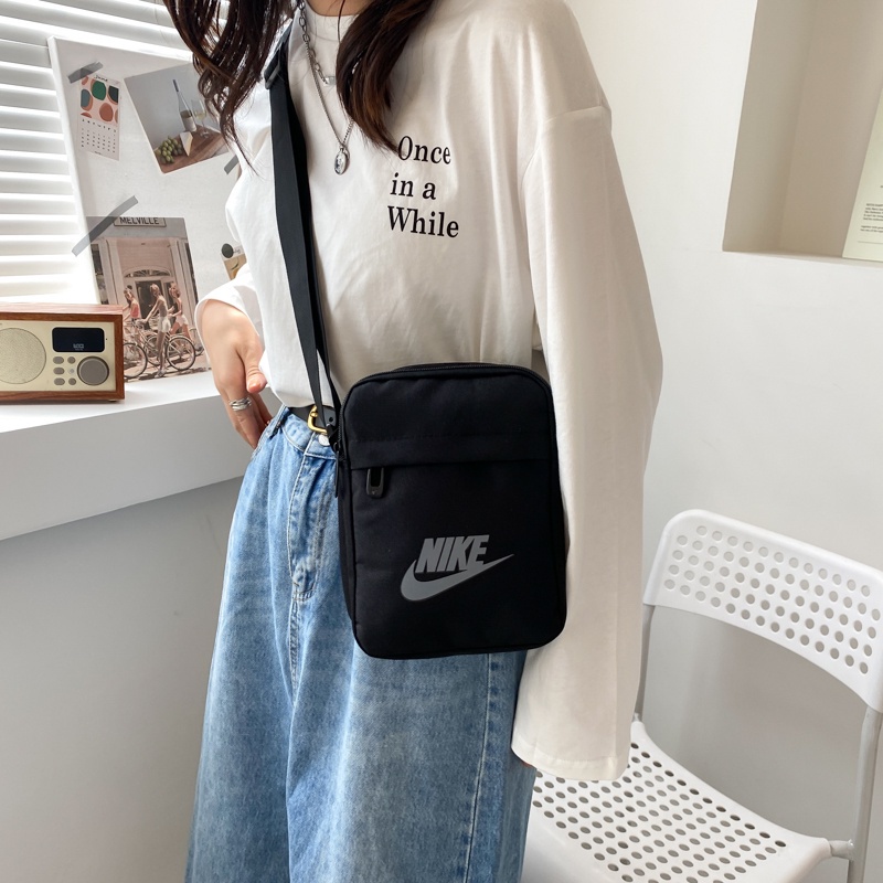 Túi đeo chéo Nike CL3178 chất lượng cao | BigBuy360 - bigbuy360.vn
