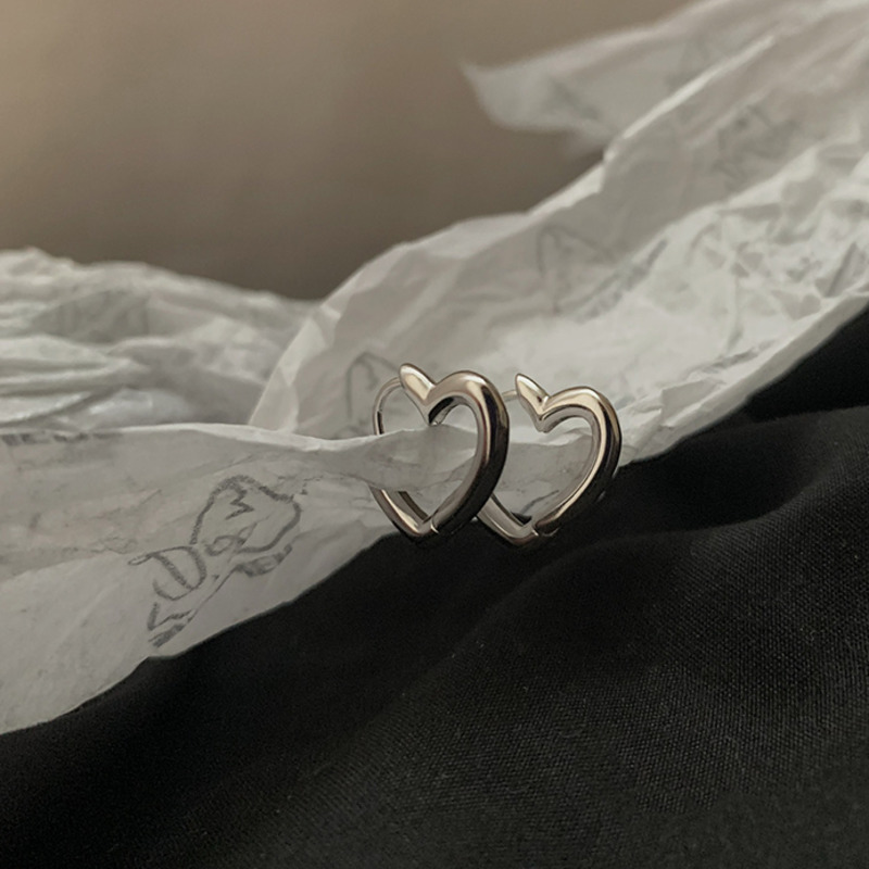 Đôi Khuyên Tai Gắn Hình Trái Tim Thời Trang Cho Nữ