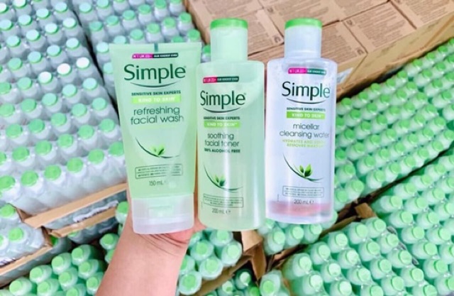 Sữa Rửa Mặt Simple Gel Kind To Skin Refreshing Facial Wash Gel 150ml