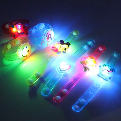 Vòng đeo tay phát sáng họa tiết hoạt hình cho bé yêu chơi lễ hội
