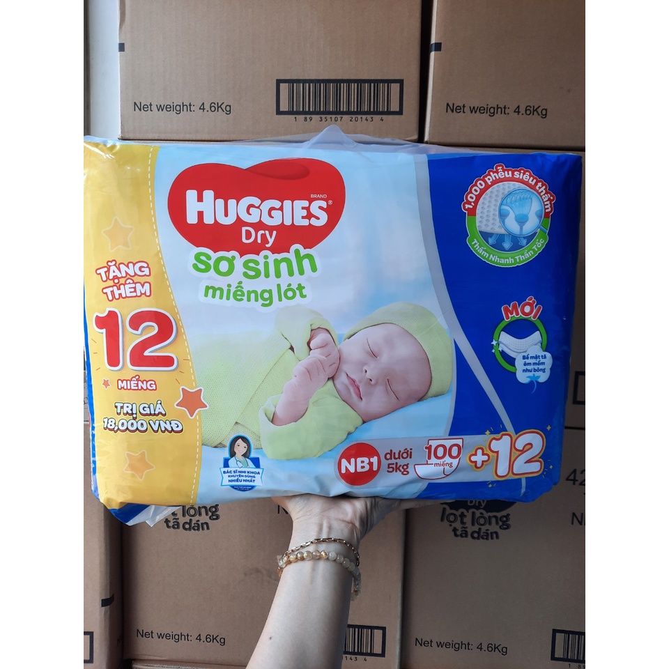 [Tặng 12 mếng]Miếng lót sơ sinh huggies newborn 1 100 miếng tặng 8 miếng tả dán,miếng lót em bé nb1 dưới 5kg
