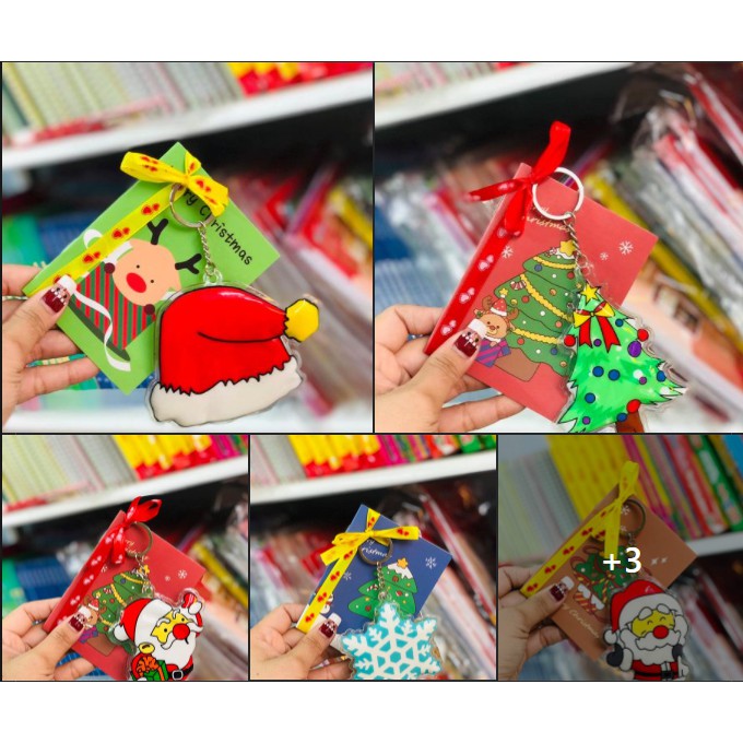 Set quà noel gồm 1 sổ + 1 móc khóa 3d noel (mẫu ngẫu nhiên)