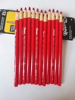 Chì đá Sharpie định hình kẻ môi, lông mày