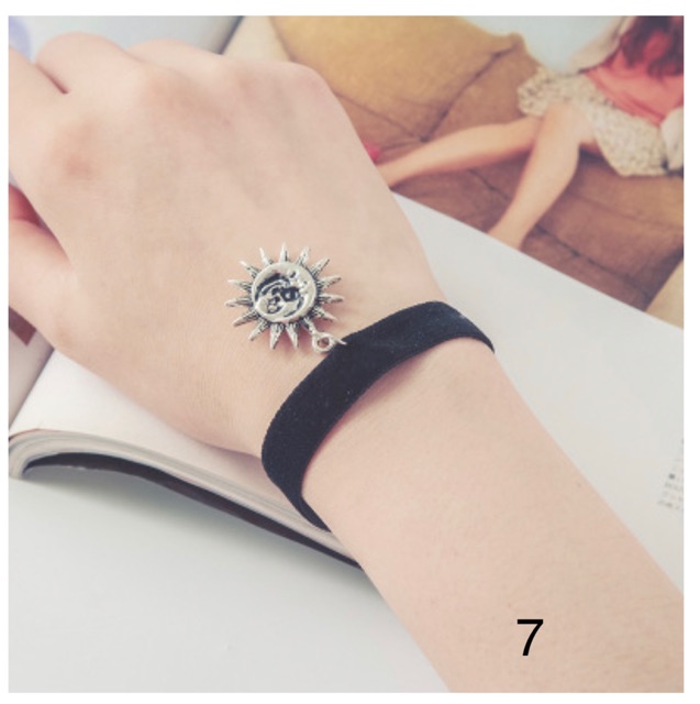 Vòng tay nữ ngẫu nhiên