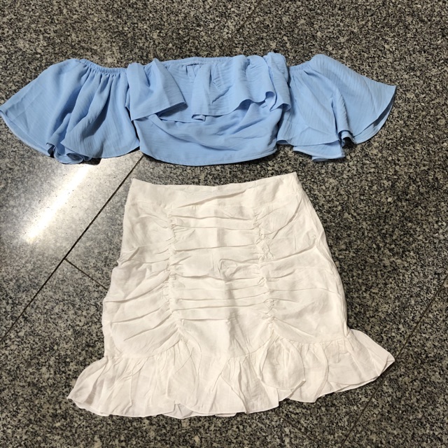Set áo bẹt vai xanh và chân váy rút nhún